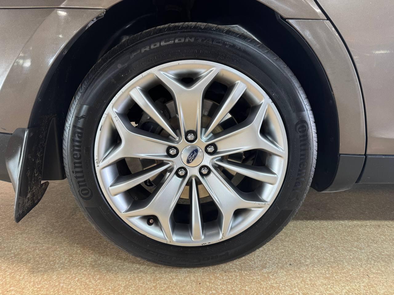 Ford Taurus 4dr Sdn Limited AWD 2015
