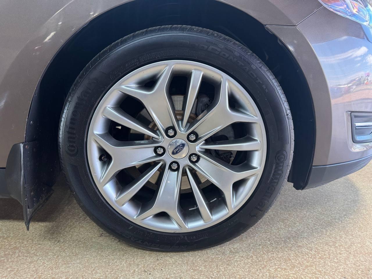 Ford Taurus 4dr Sdn Limited AWD 2015