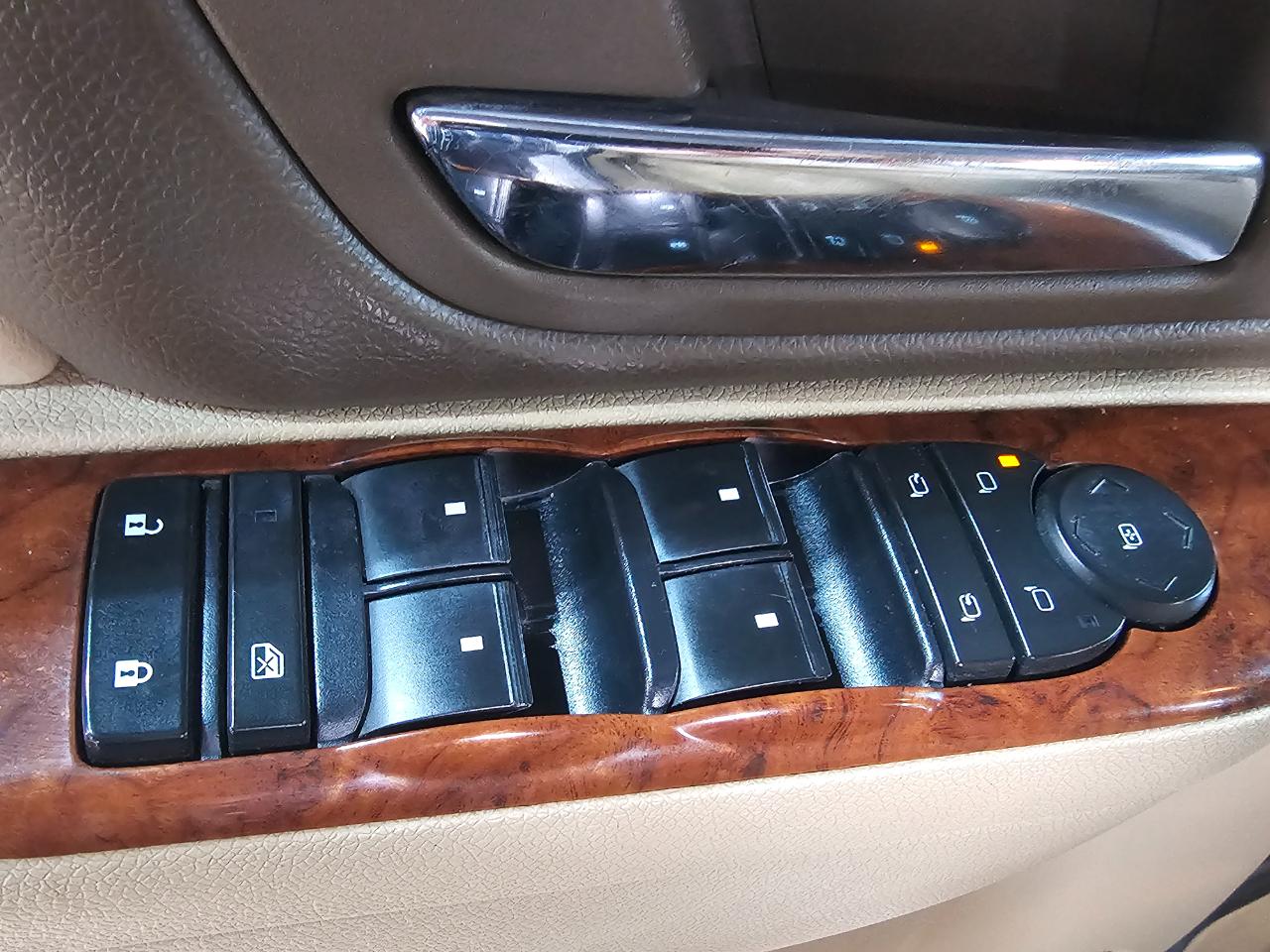 Chevrolet Tahoe 2WD 4dr 1500 LT 2011