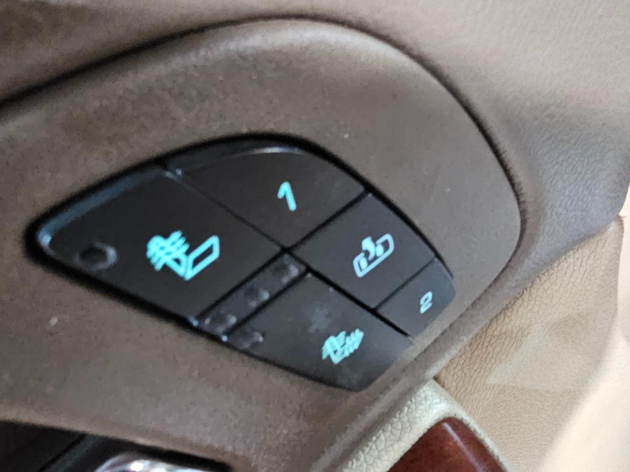 Chevrolet Tahoe 2WD 4dr 1500 LT 2011