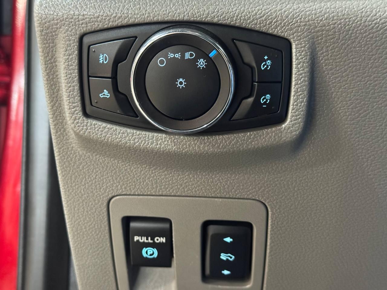 Ford F-150 2WD SuperCrew 157" XL 2015