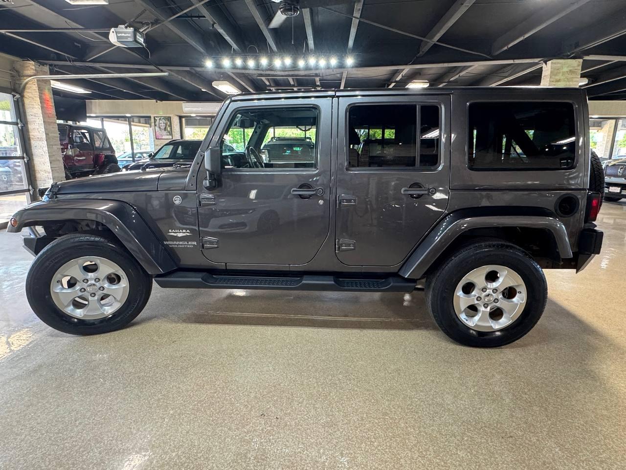 Jeep Wrangler Unlimited 4WD 4dr Sahara 2014