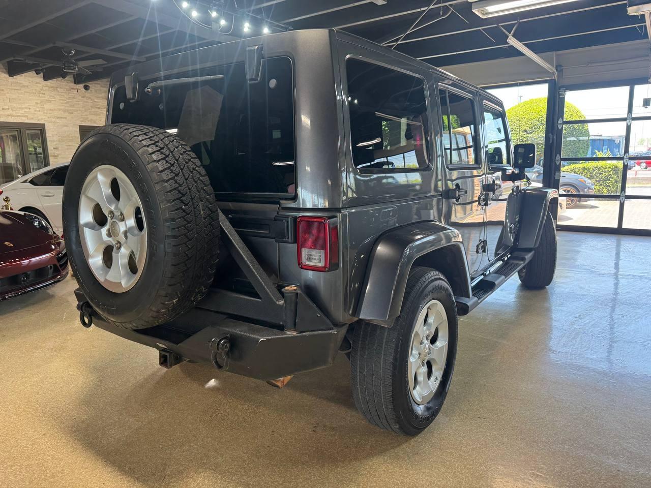 Jeep Wrangler Unlimited 4WD 4dr Sahara 2014