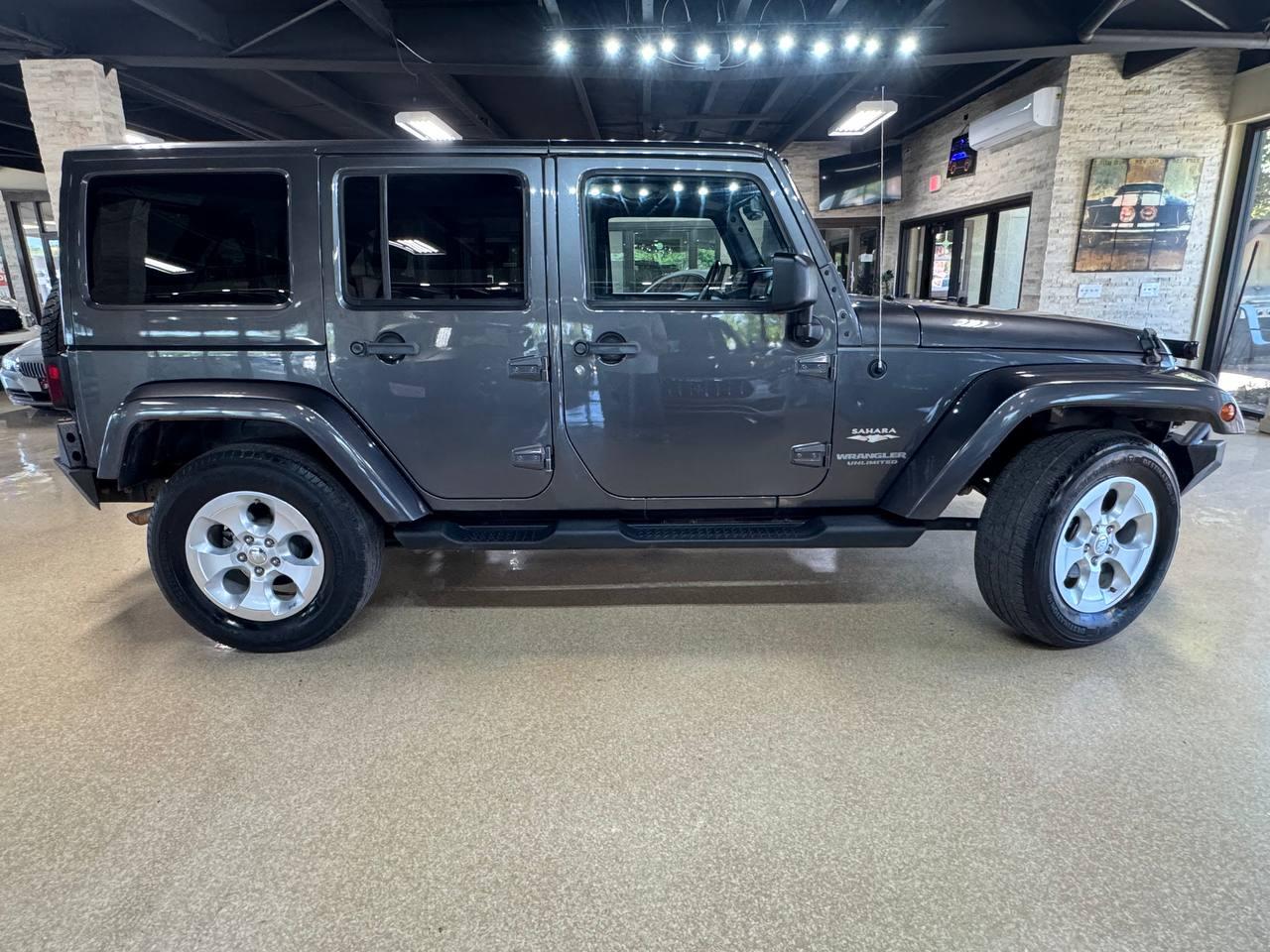 Jeep Wrangler Unlimited 4WD 4dr Sahara 2014