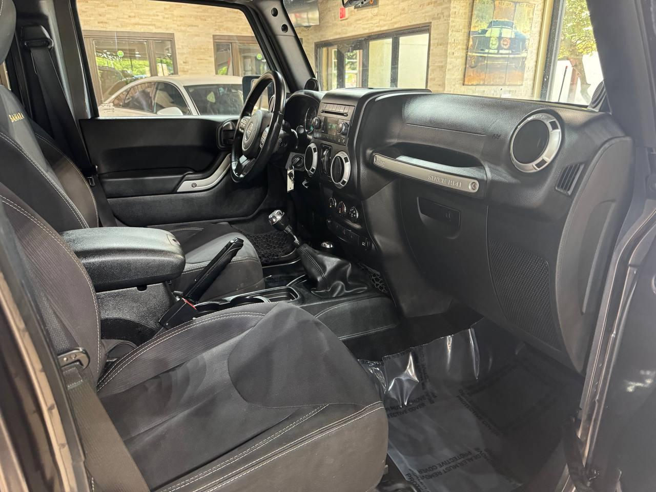 Jeep Wrangler Unlimited 4WD 4dr Sahara 2014