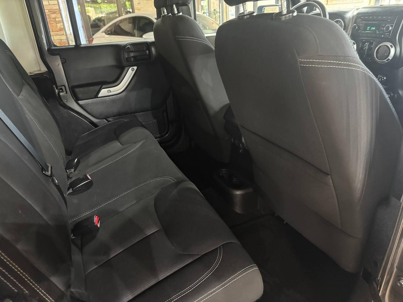 Jeep Wrangler Unlimited 4WD 4dr Sahara 2014