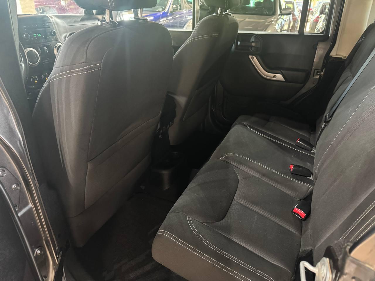 Jeep Wrangler Unlimited 4WD 4dr Sahara 2014