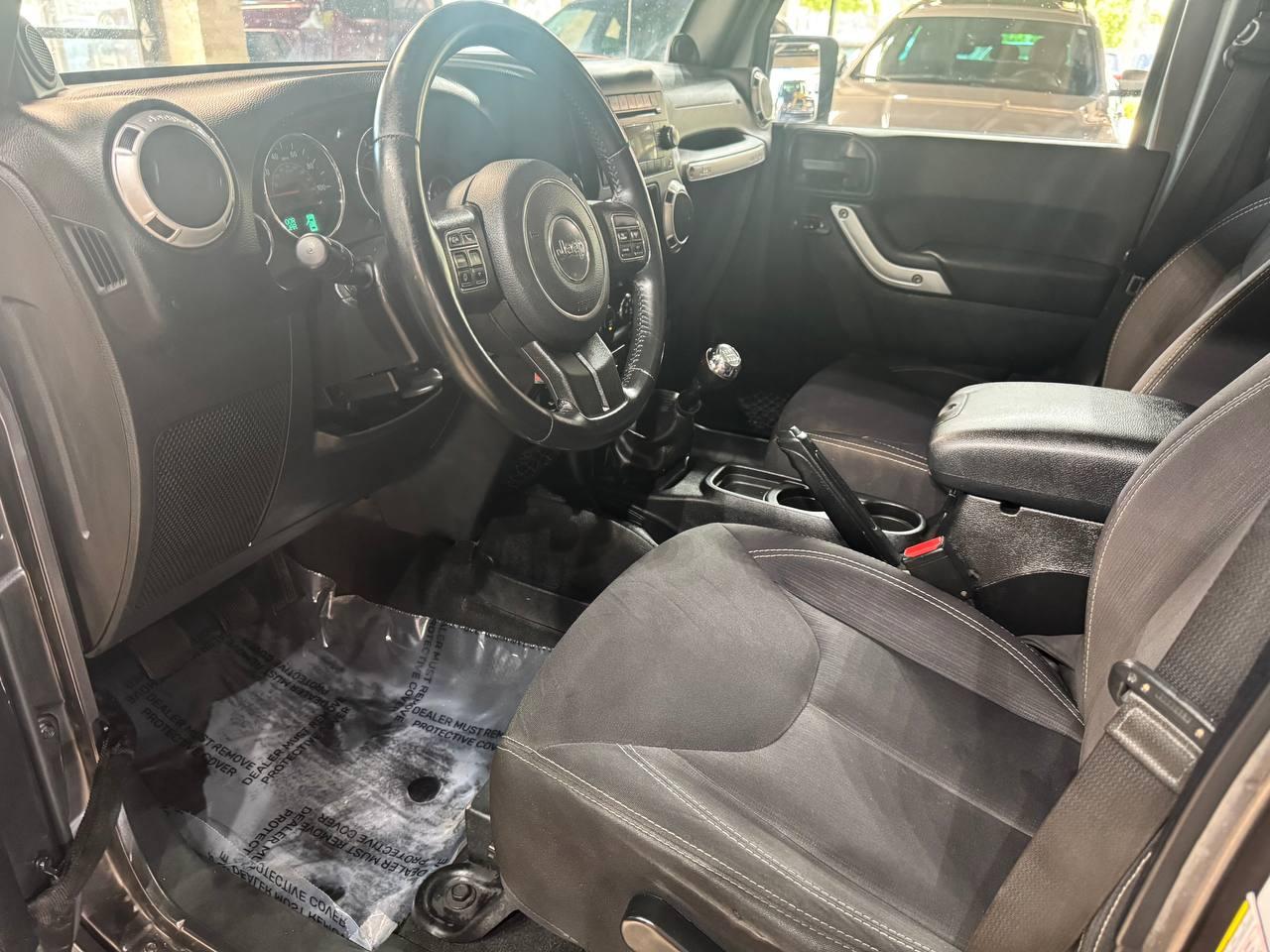 Jeep Wrangler Unlimited 4WD 4dr Sahara 2014