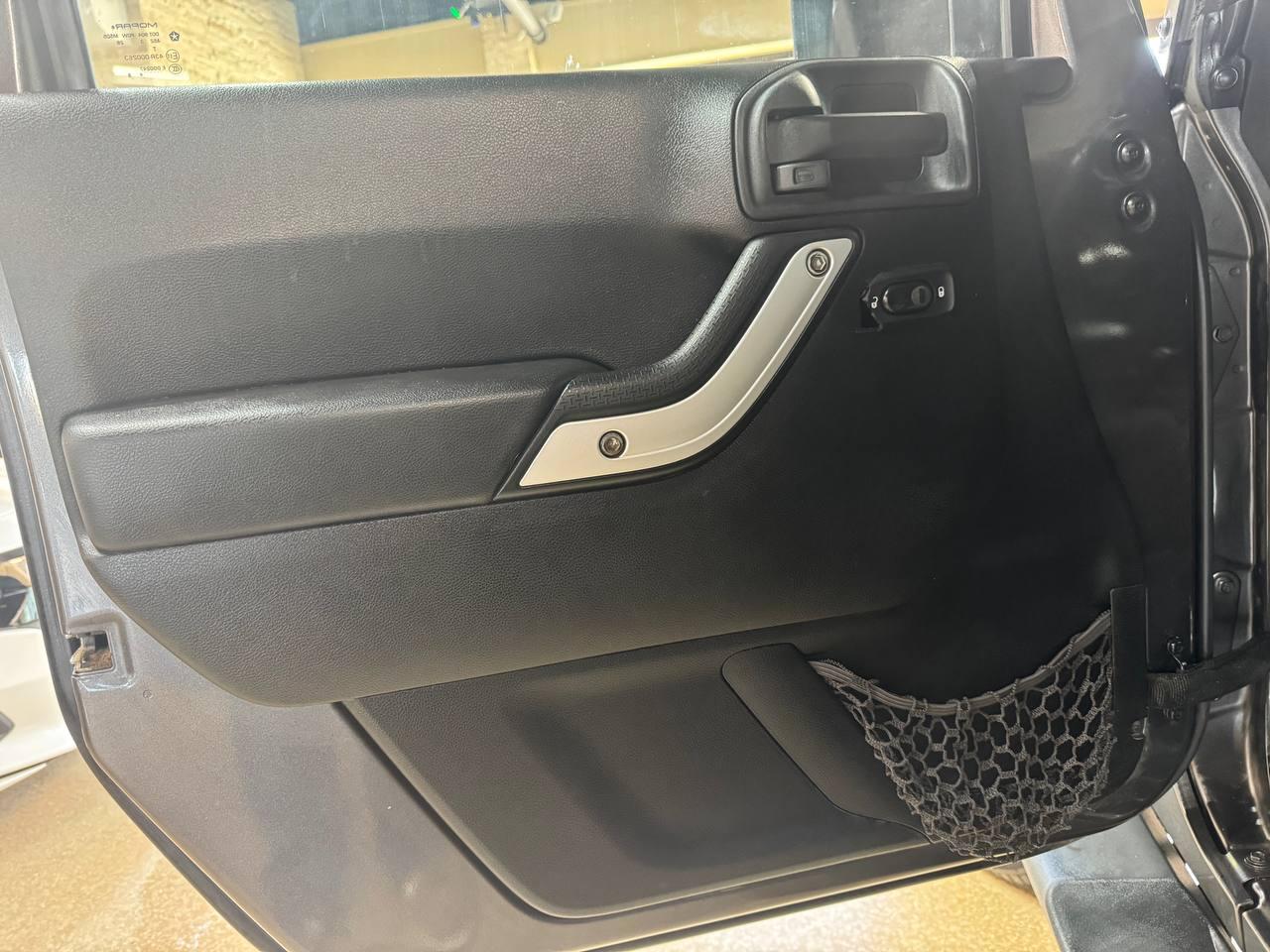 Jeep Wrangler Unlimited 4WD 4dr Sahara 2014