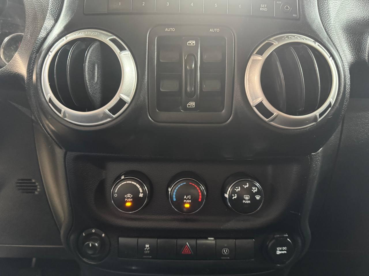 Jeep Wrangler Unlimited 4WD 4dr Sahara 2014