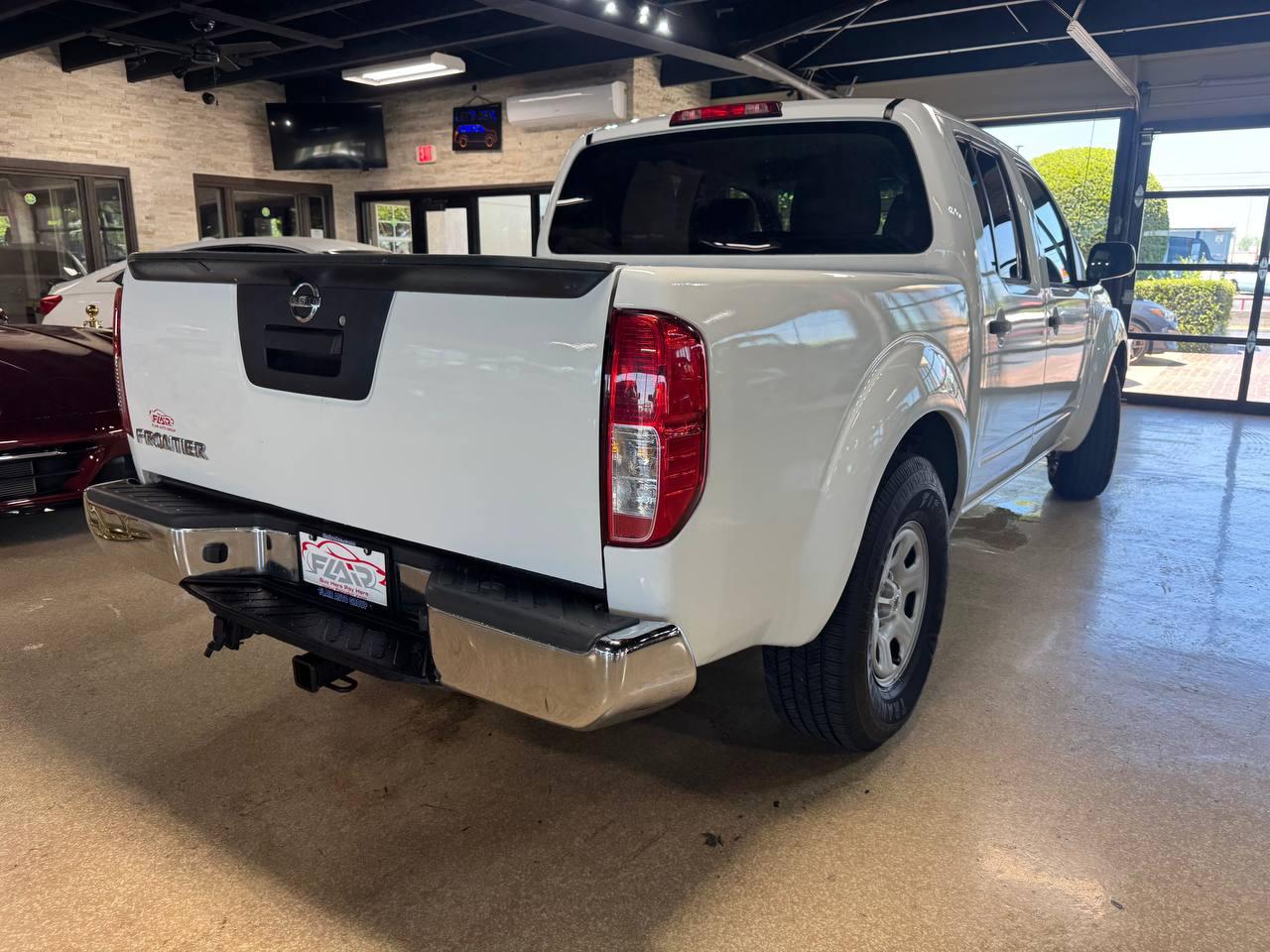 Nissan Frontier 2WD Crew Cab SWB Auto S 2016