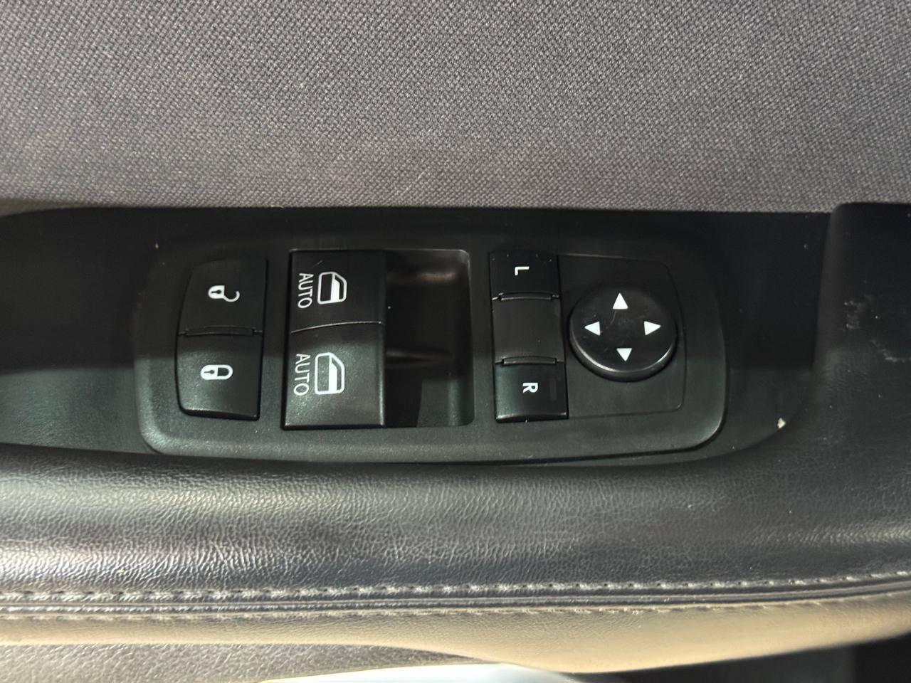 Dodge Challenger 2dr Cpe SXT 2015