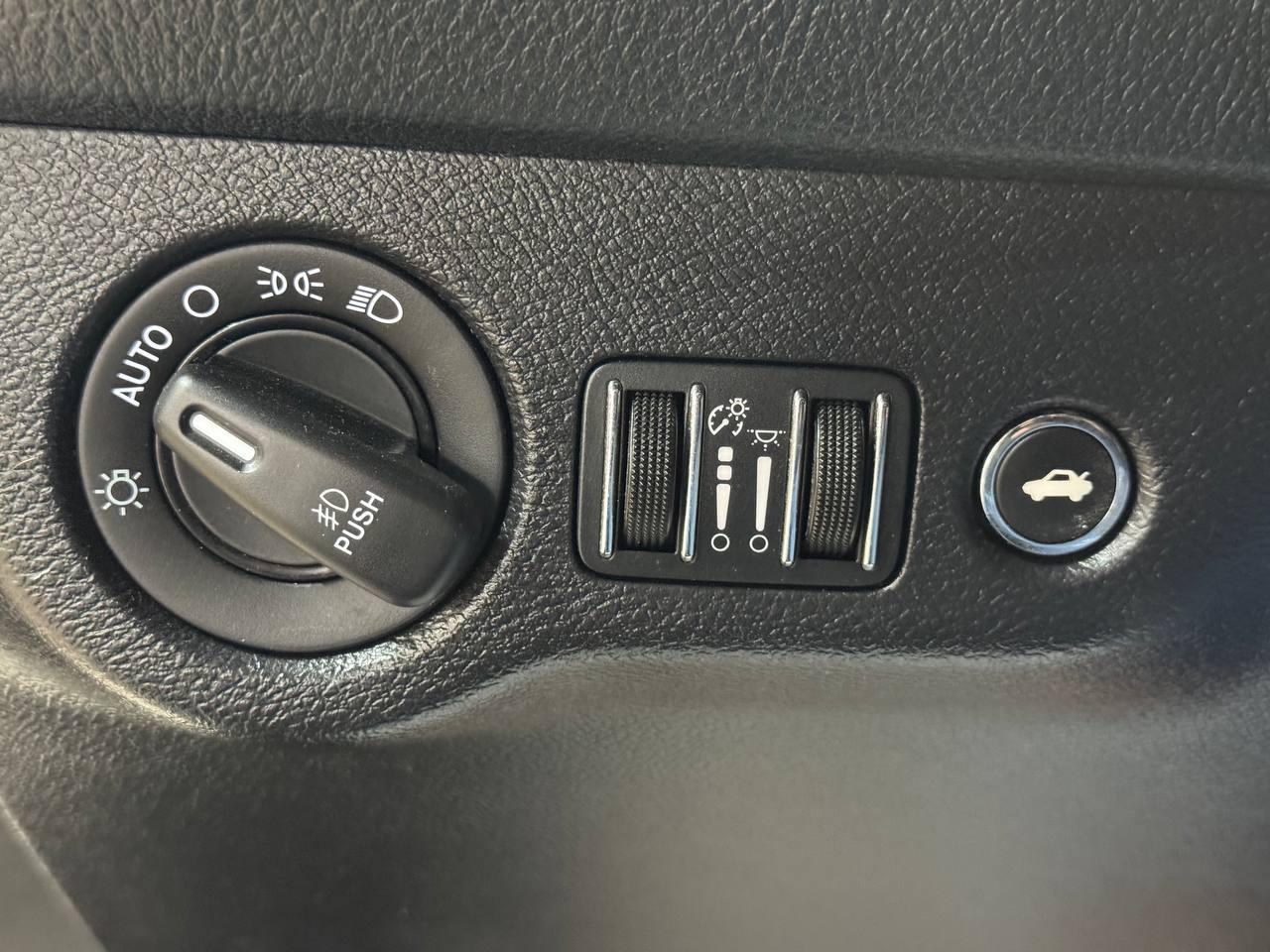 Dodge Challenger 2dr Cpe SXT 2015