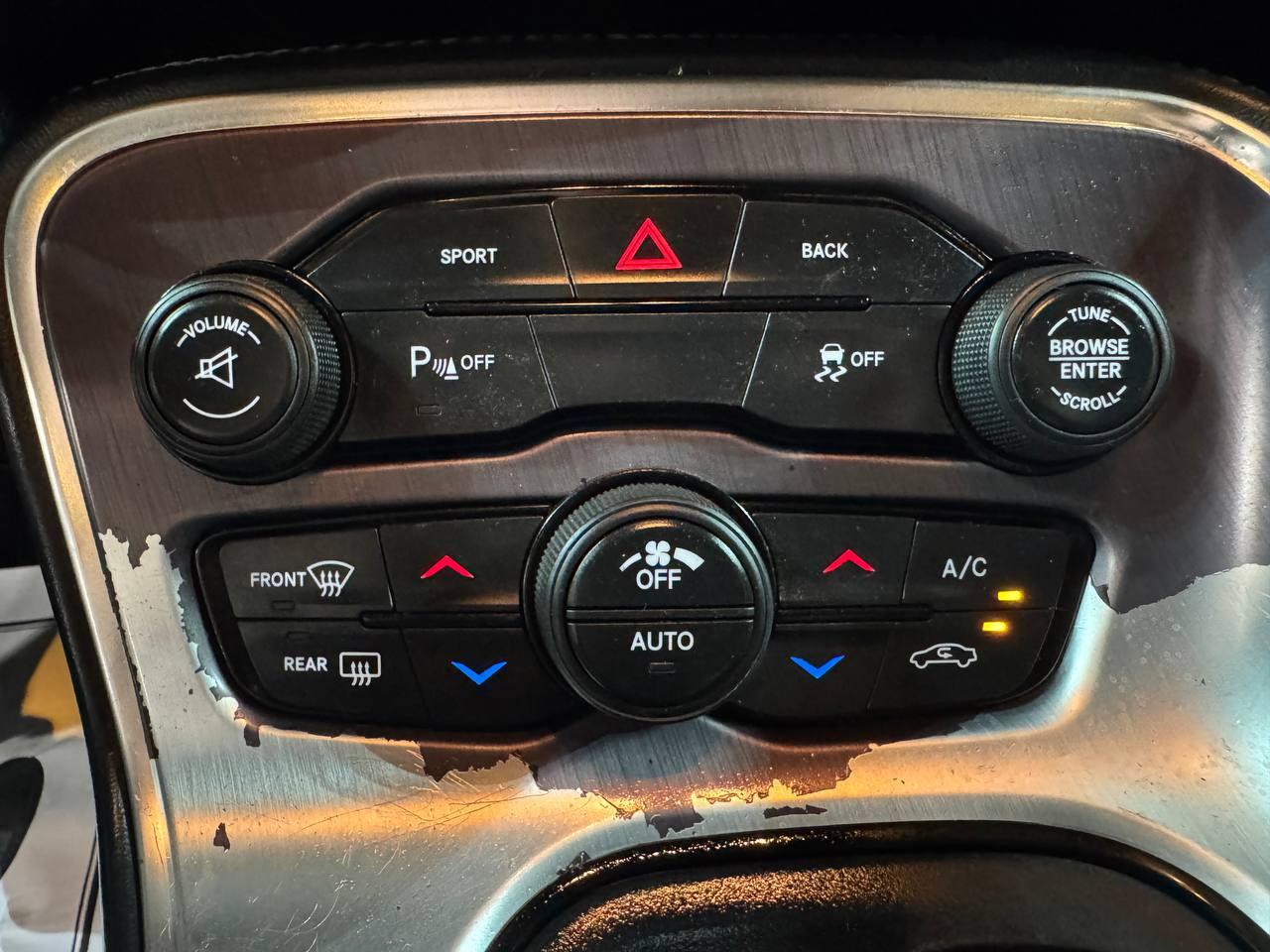 Dodge Challenger 2dr Cpe SXT 2015