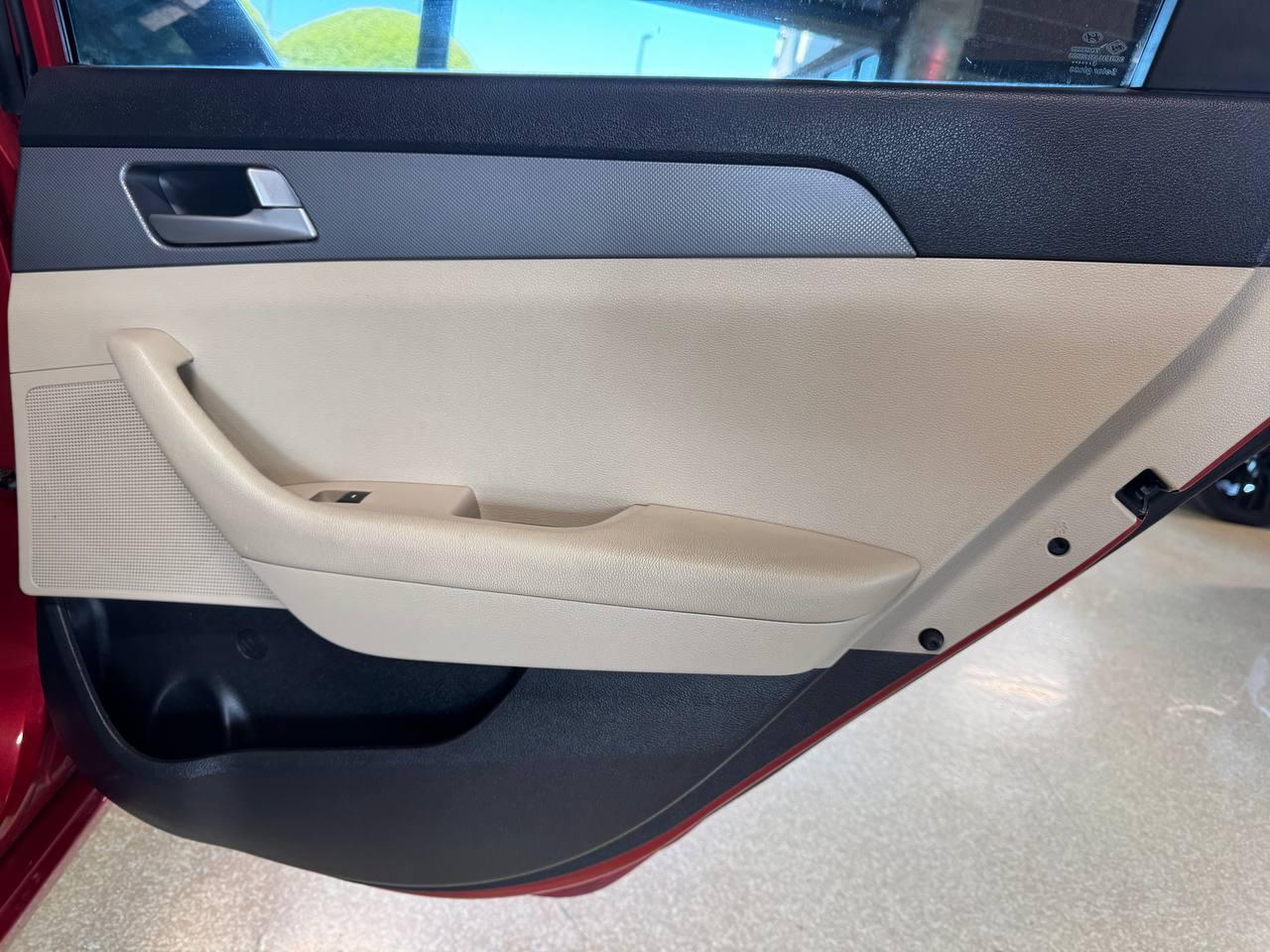 Hyundai Sonata SE 2.4L 2017