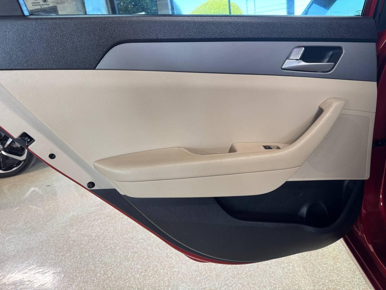 Hyundai Sonata SE 2.4L 2017