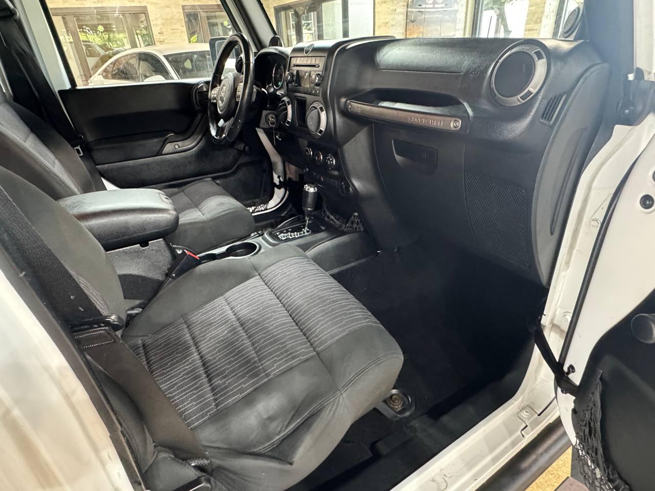 Jeep Wrangler Unlimited 4WD 4dr Sport 2012