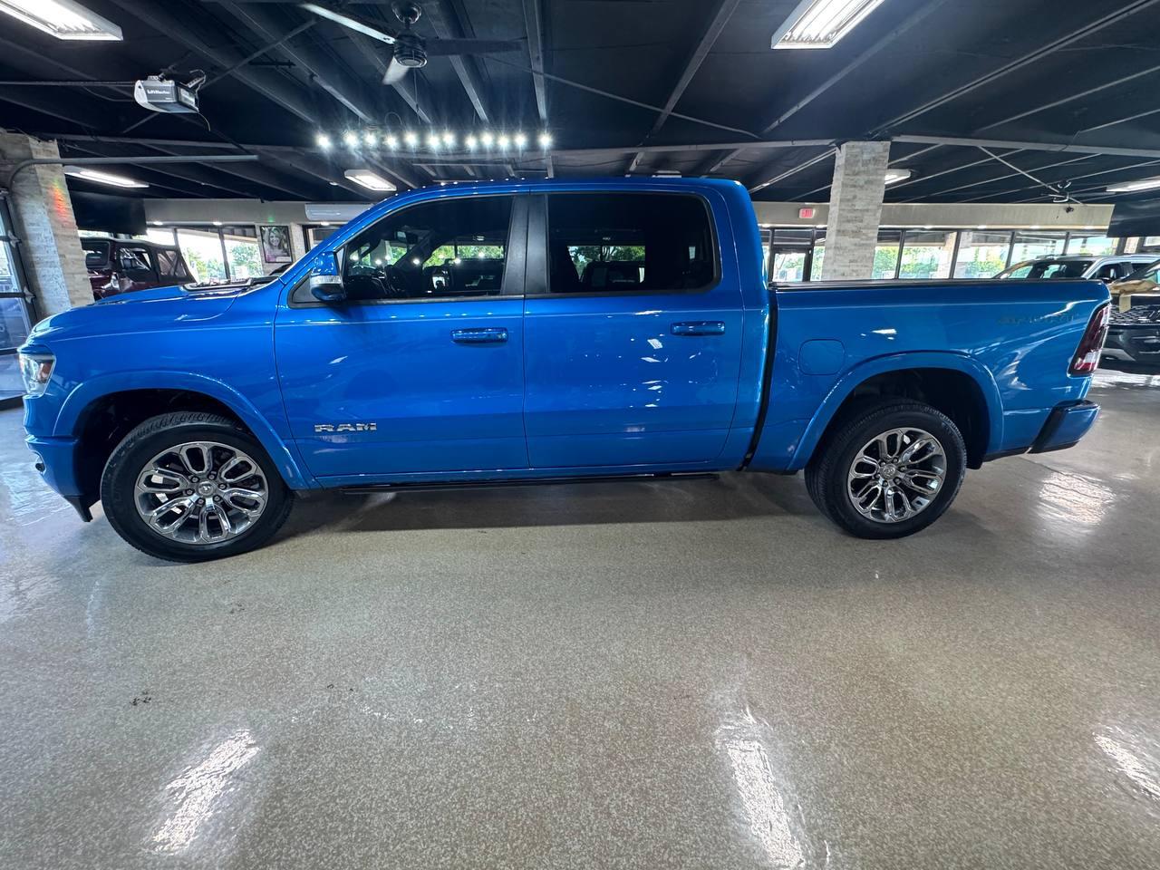 RAM 1500 Laramie 4x4 Crew Cab 5'7" Box 2021