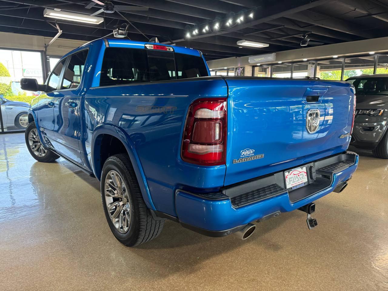 RAM 1500 Laramie 4x4 Crew Cab 5'7" Box 2021