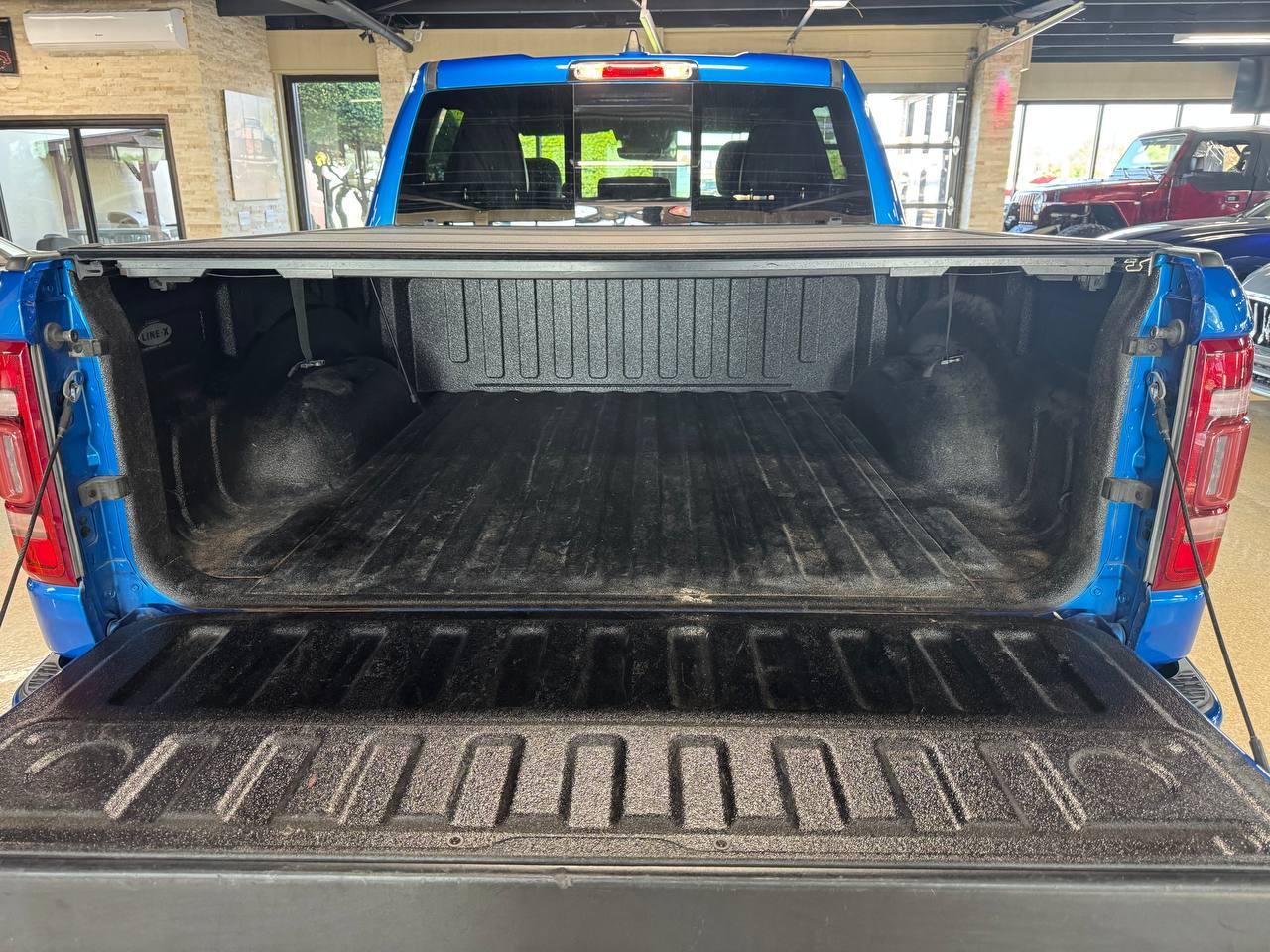 RAM 1500 Laramie 4x4 Crew Cab 5'7" Box 2021