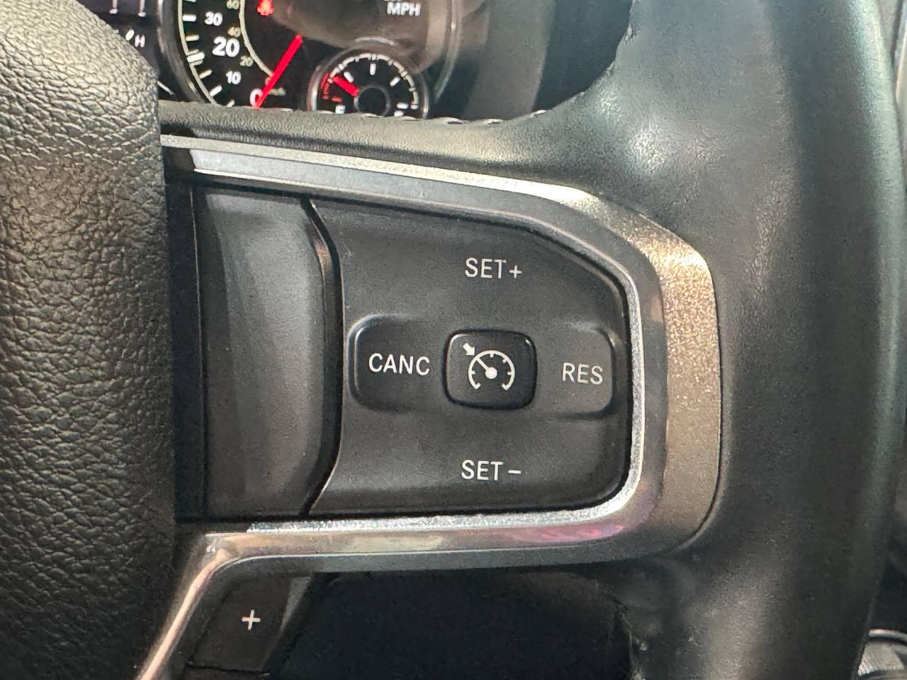 RAM 1500 Laramie 4x4 Crew Cab 5'7" Box 2021