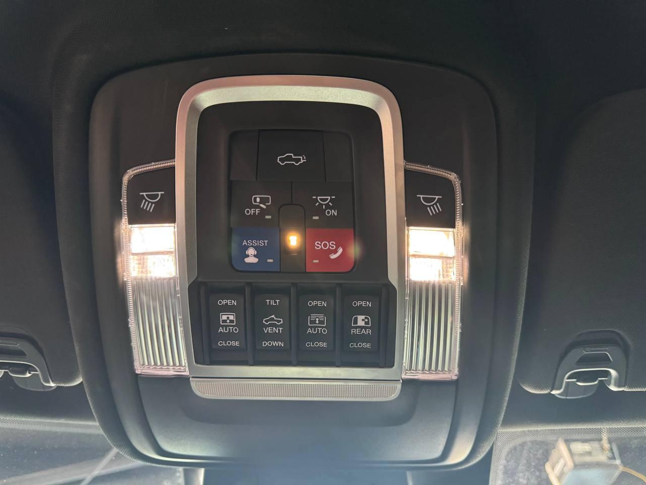RAM 1500 Laramie 4x4 Crew Cab 5'7" Box 2021