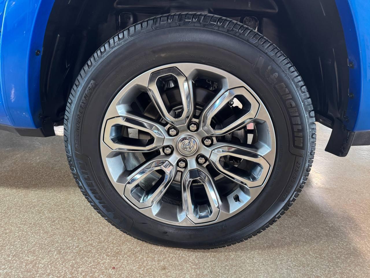 RAM 1500 Laramie 4x4 Crew Cab 5'7" Box 2021