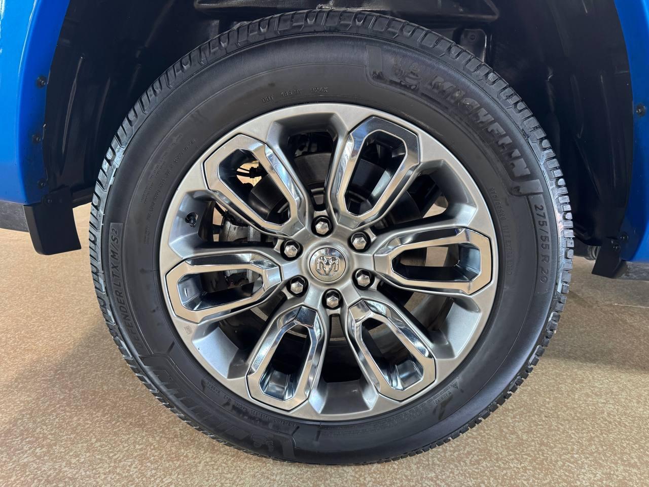 RAM 1500 Laramie 4x4 Crew Cab 5'7" Box 2021