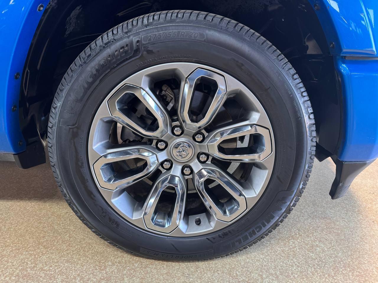 RAM 1500 Laramie 4x4 Crew Cab 5'7" Box 2021
