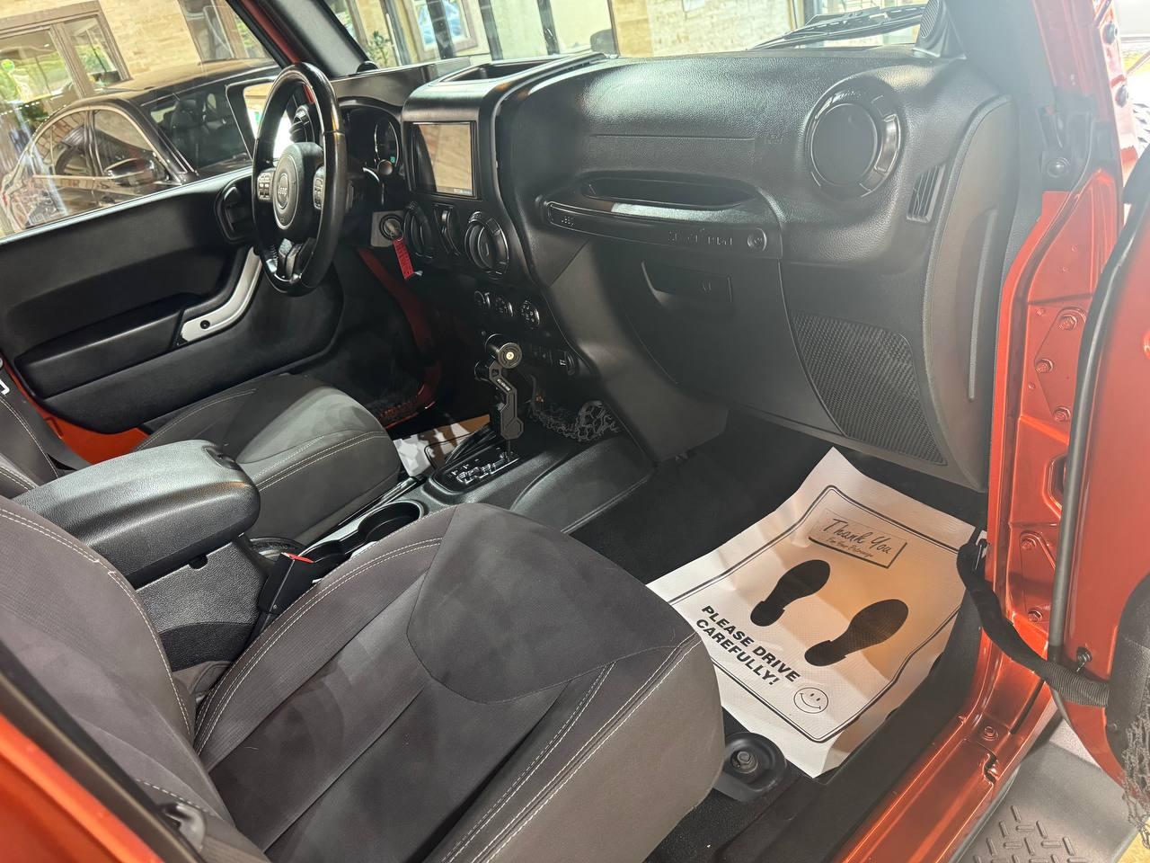 Jeep Wrangler Unlimited 4WD 4dr Sahara 2014