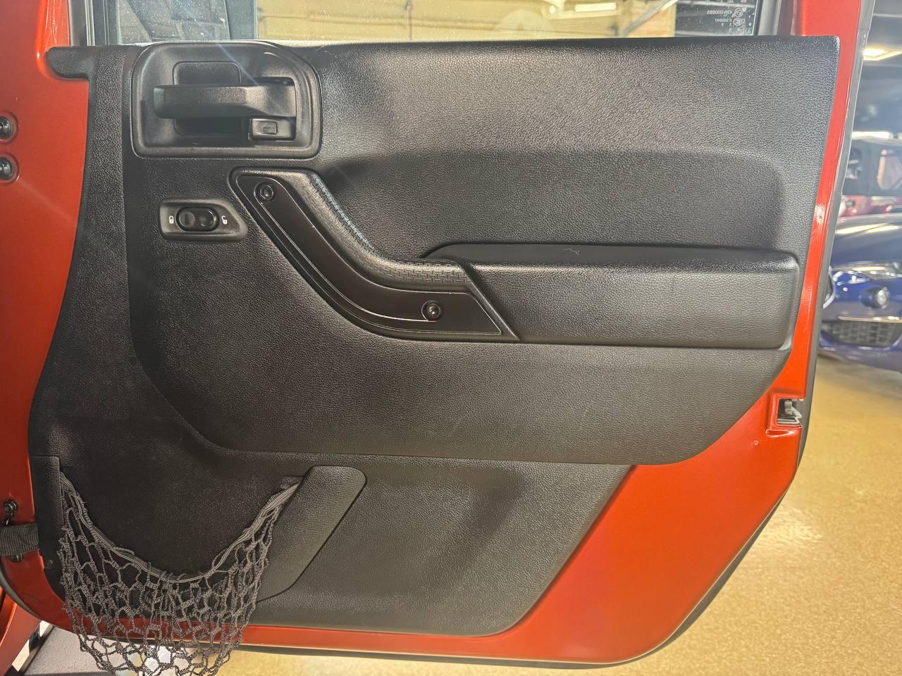 Jeep Wrangler Unlimited 4WD 4dr Sahara 2014