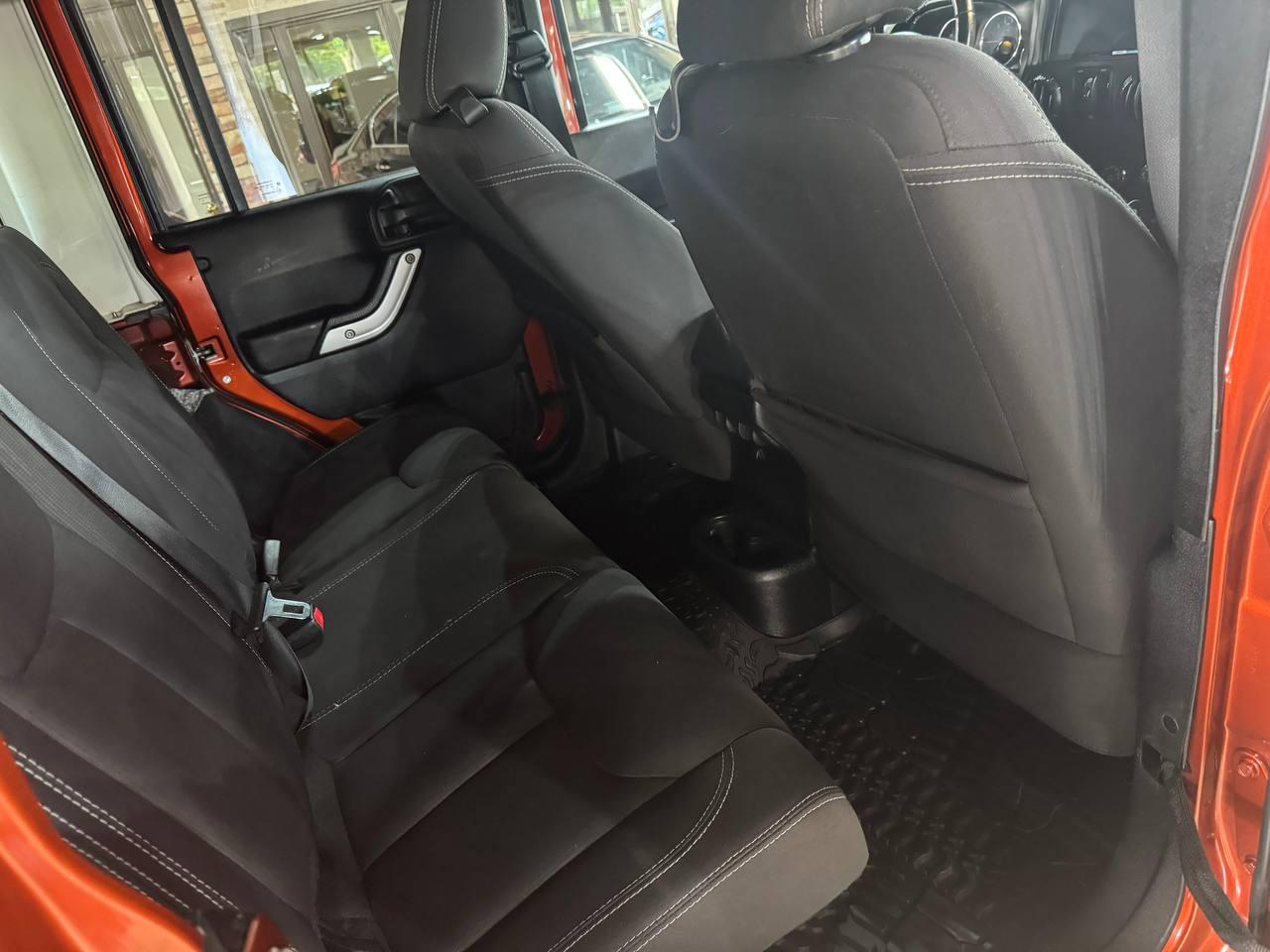 Jeep Wrangler Unlimited 4WD 4dr Sahara 2014