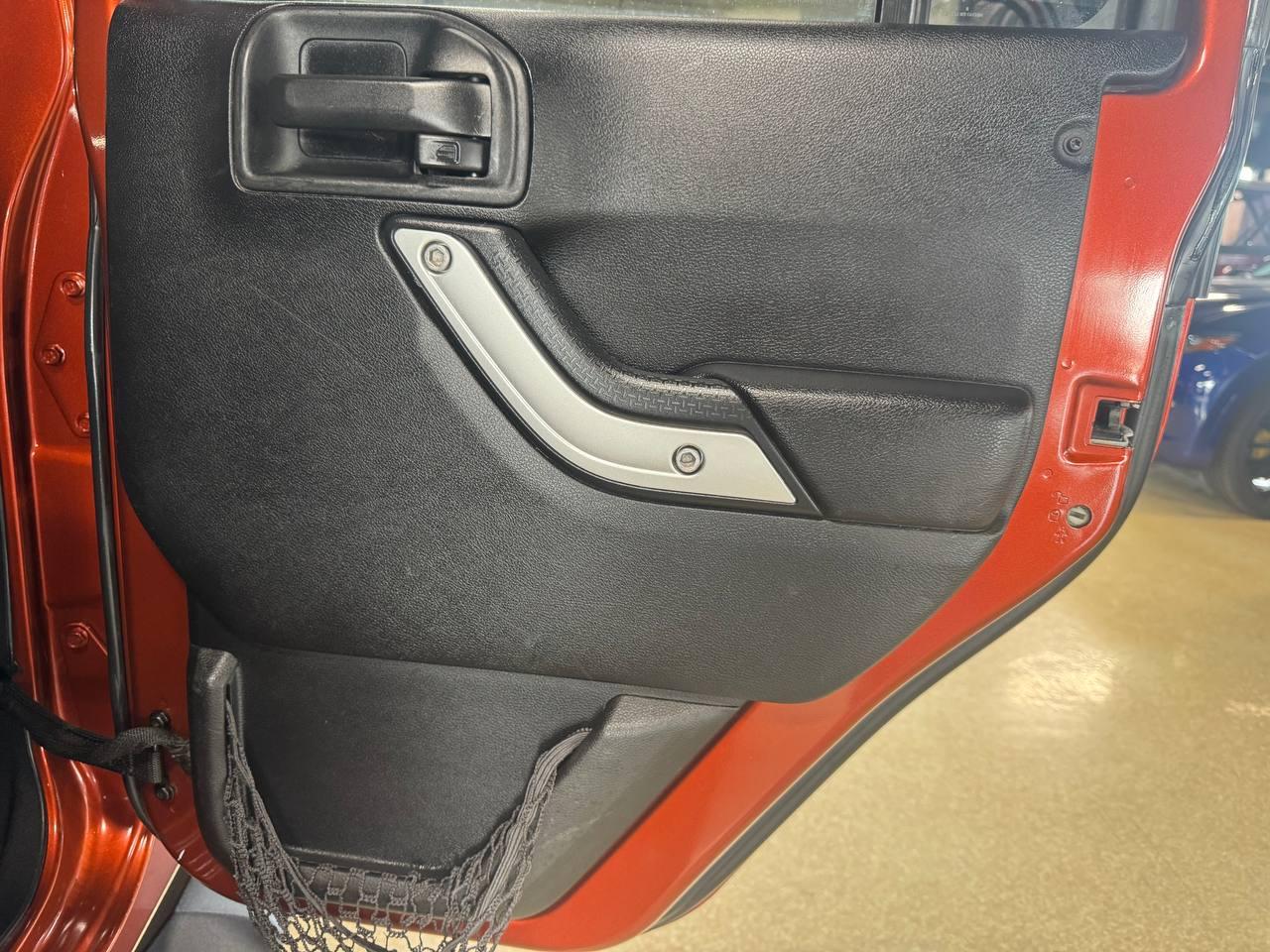 Jeep Wrangler Unlimited 4WD 4dr Sahara 2014