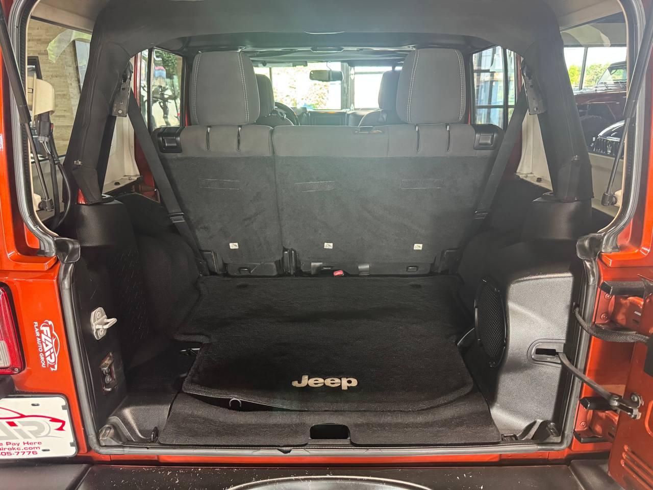 Jeep Wrangler Unlimited 4WD 4dr Sahara 2014