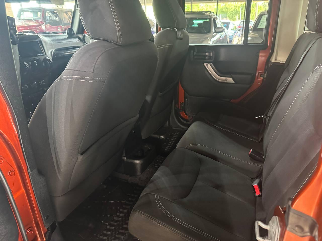 Jeep Wrangler Unlimited 4WD 4dr Sahara 2014