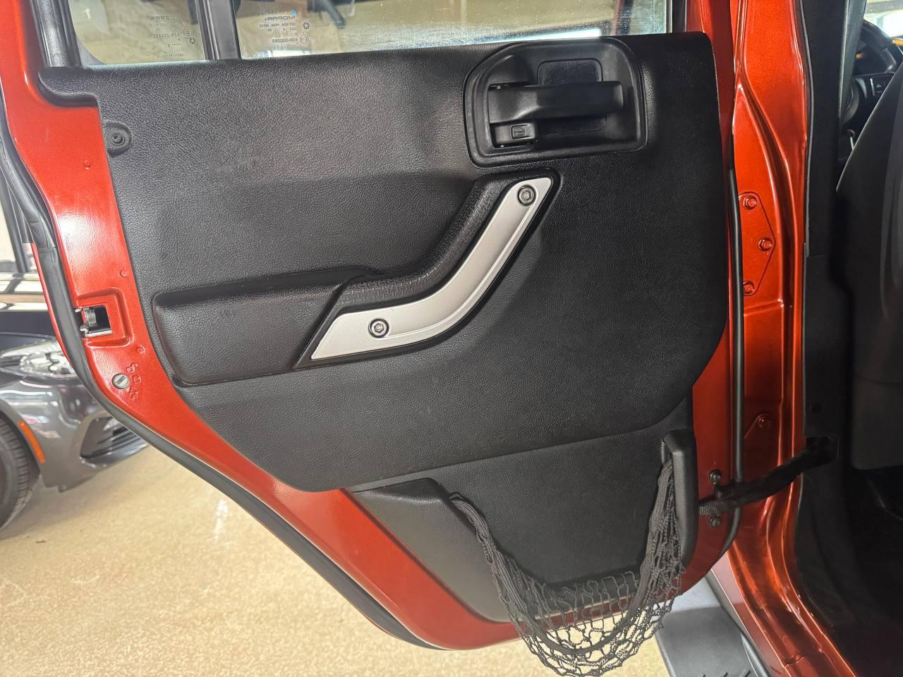 Jeep Wrangler Unlimited 4WD 4dr Sahara 2014