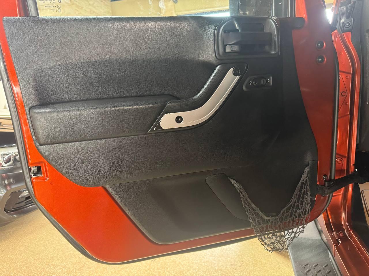 Jeep Wrangler Unlimited 4WD 4dr Sahara 2014