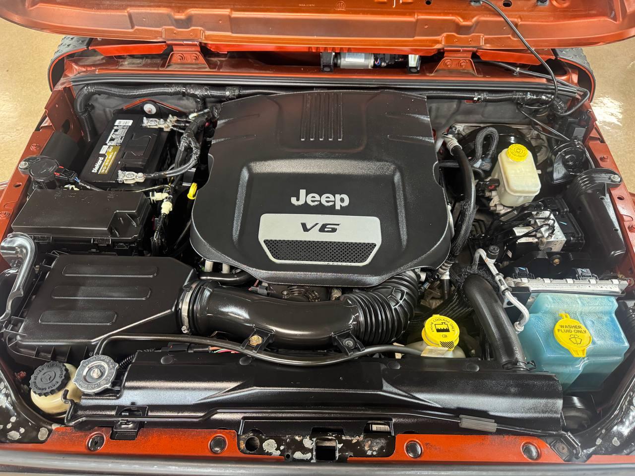 Jeep Wrangler Unlimited 4WD 4dr Sahara 2014