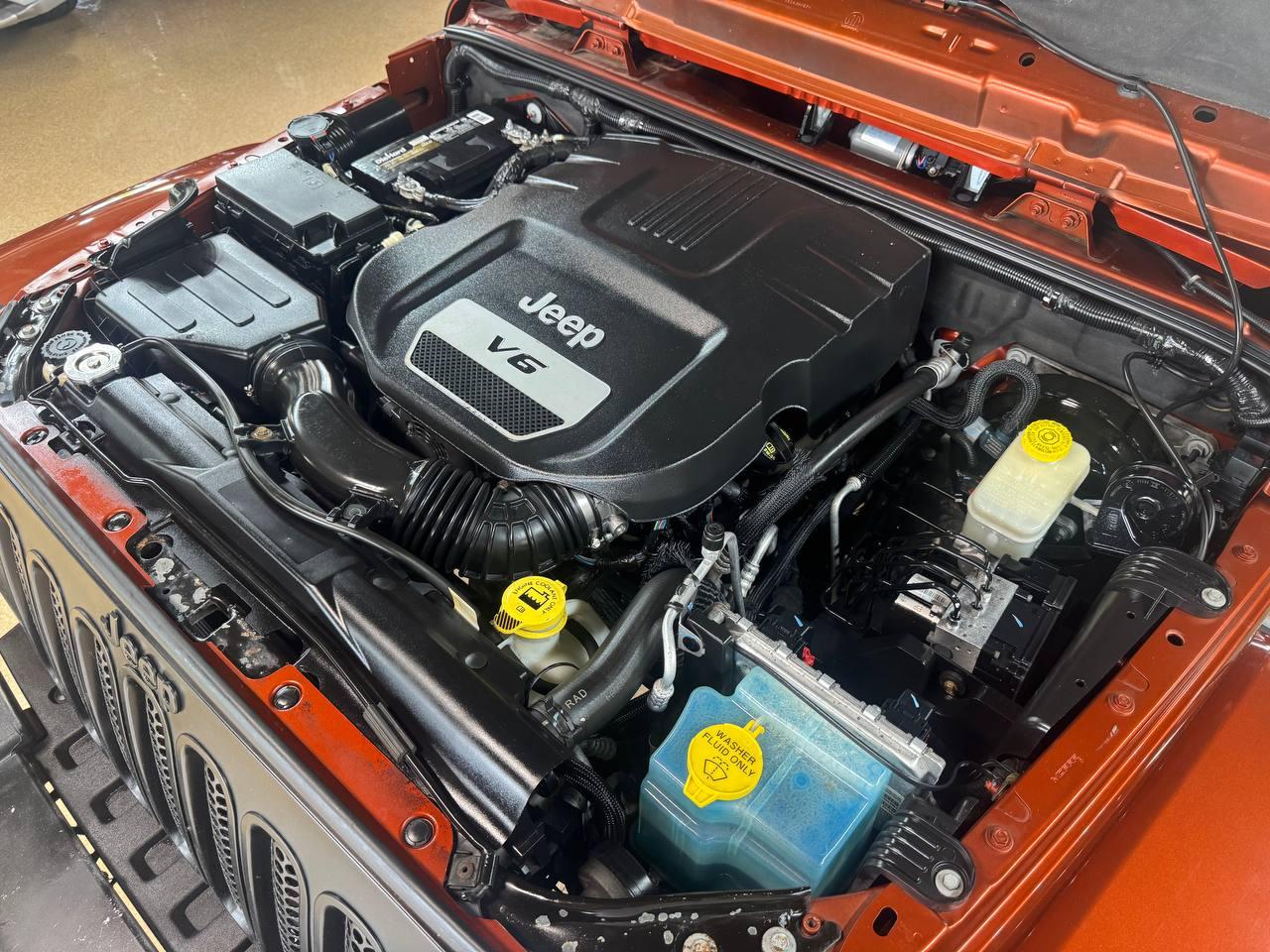 Jeep Wrangler Unlimited 4WD 4dr Sahara 2014