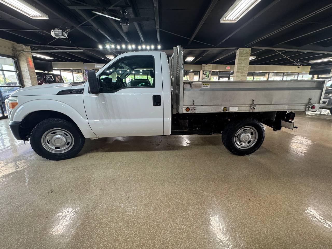 Ford Super Duty F-250 SRW 2WD Reg Cab 137" XLT 2012