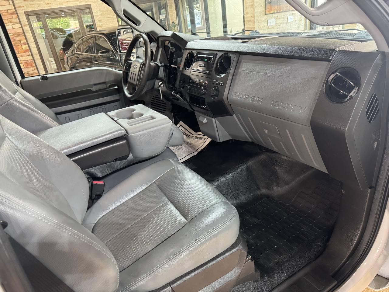 Ford Super Duty F-250 SRW 2WD Reg Cab 137" XLT 2012
