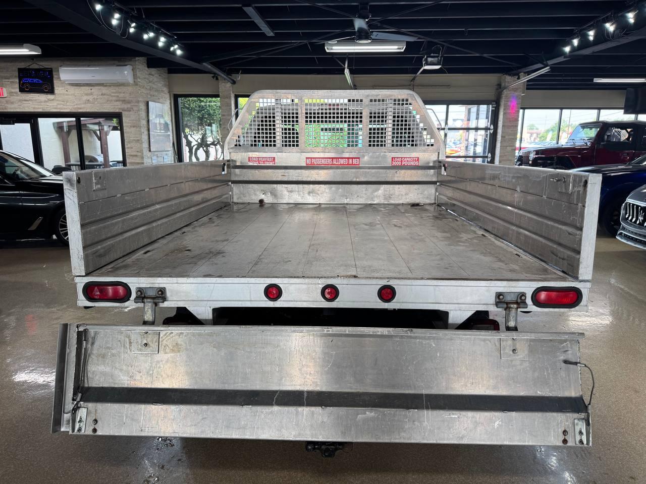 Ford Super Duty F-250 SRW 2WD Reg Cab 137" XLT 2012