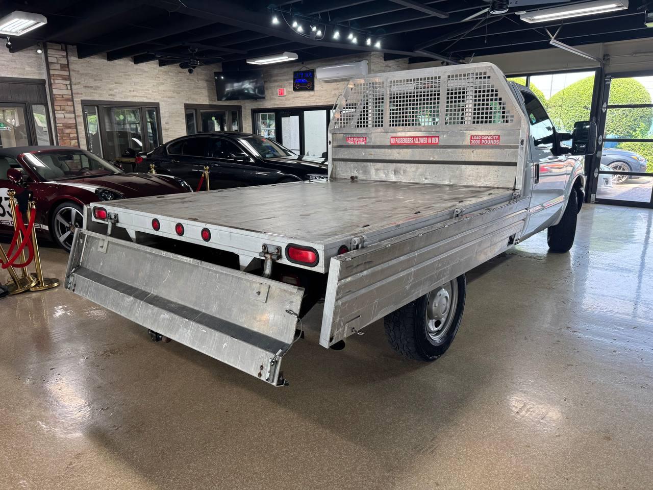 Ford Super Duty F-250 SRW 2WD Reg Cab 137" XLT 2012
