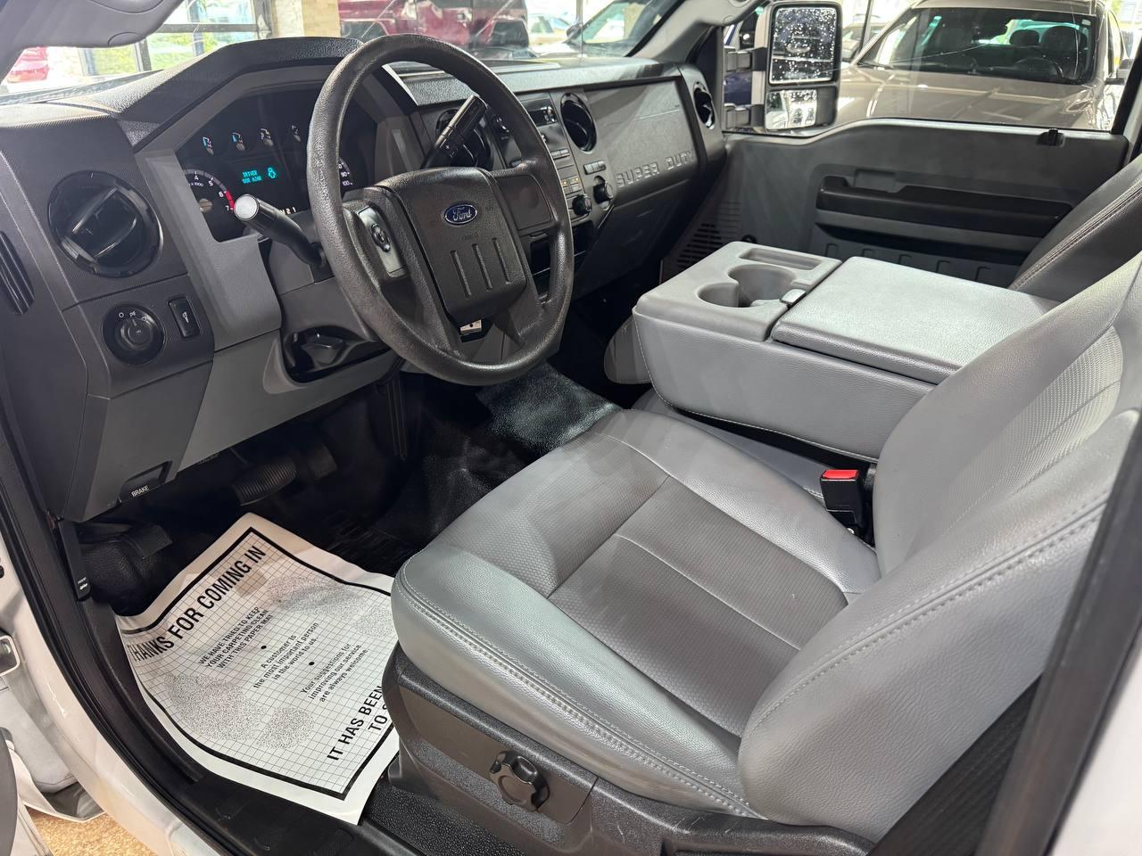 Ford Super Duty F-250 SRW 2WD Reg Cab 137" XLT 2012