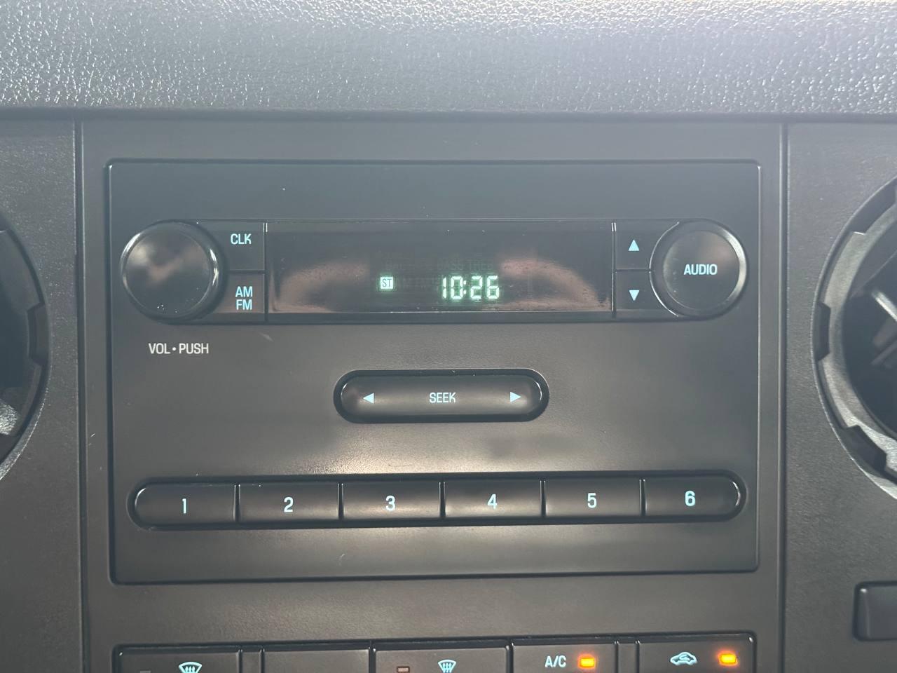 Ford Super Duty F-250 SRW 2WD Reg Cab 137" XLT 2012