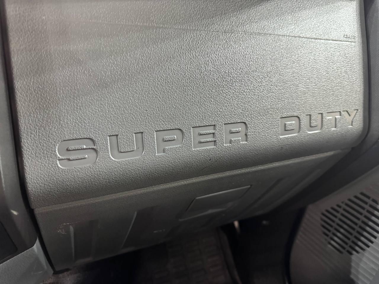 Ford Super Duty F-250 SRW 2WD Reg Cab 137" XLT 2012