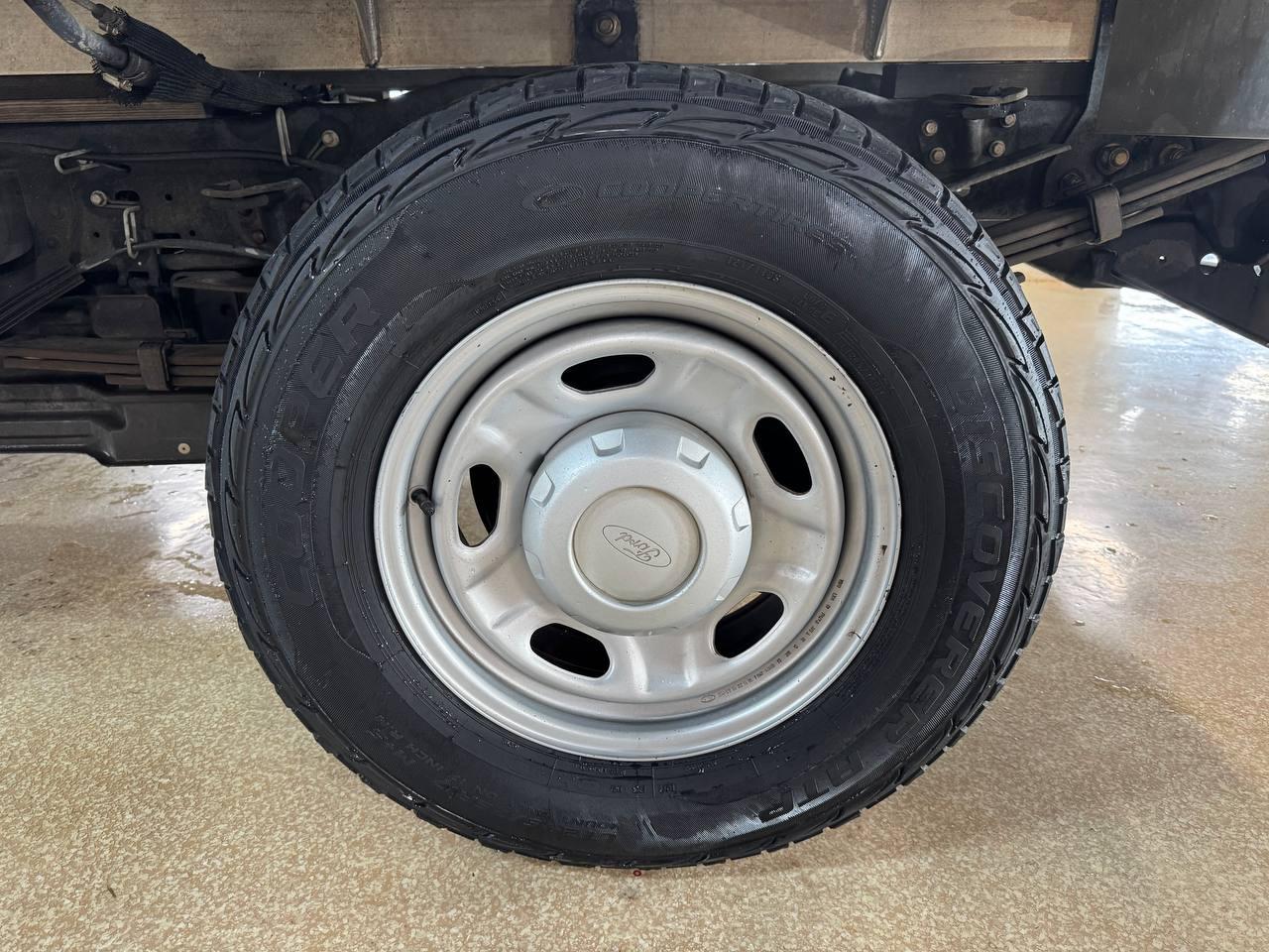 Ford Super Duty F-250 SRW 2WD Reg Cab 137" XLT 2012