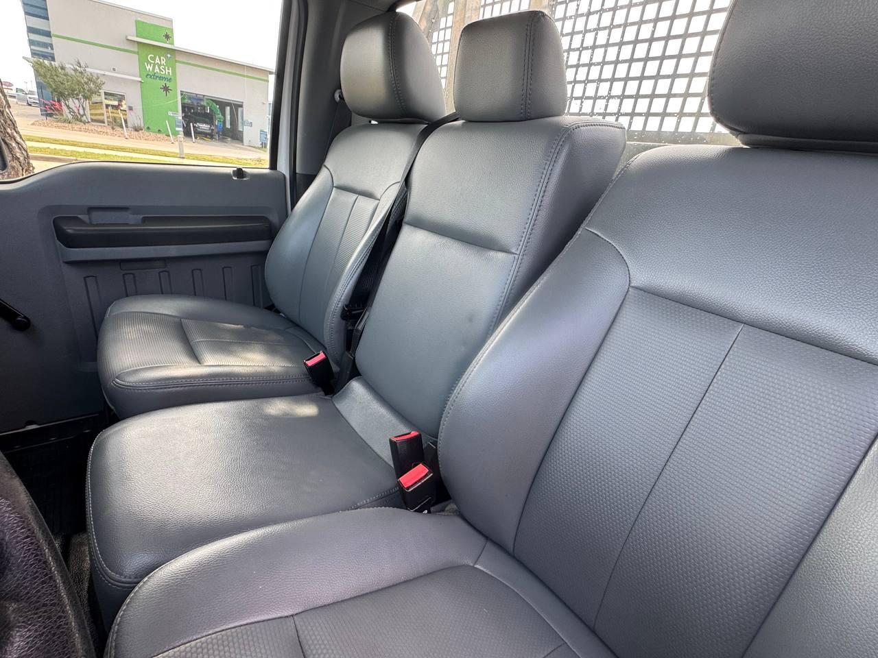 Ford Super Duty F-250 SRW 2WD Reg Cab 137" XLT 2012