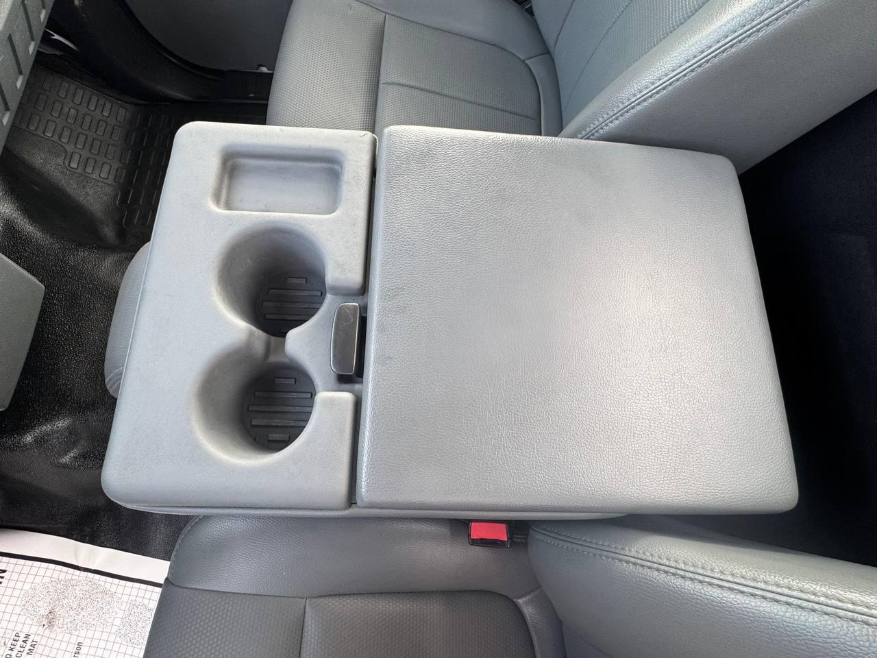 Ford Super Duty F-250 SRW 2WD Reg Cab 137" XLT 2012