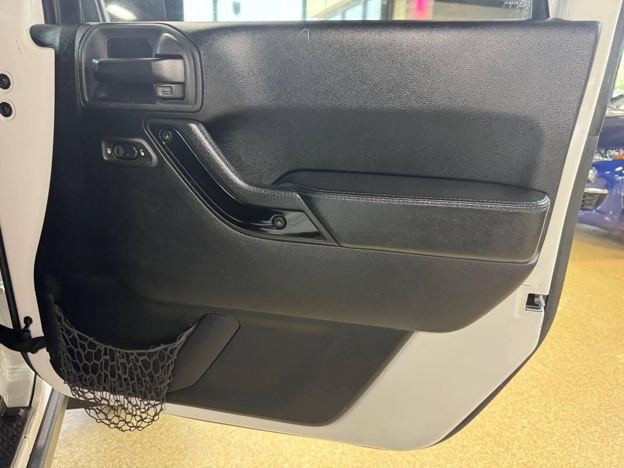 Jeep Wrangler Unlimited 4WD 4dr Altitude 2014